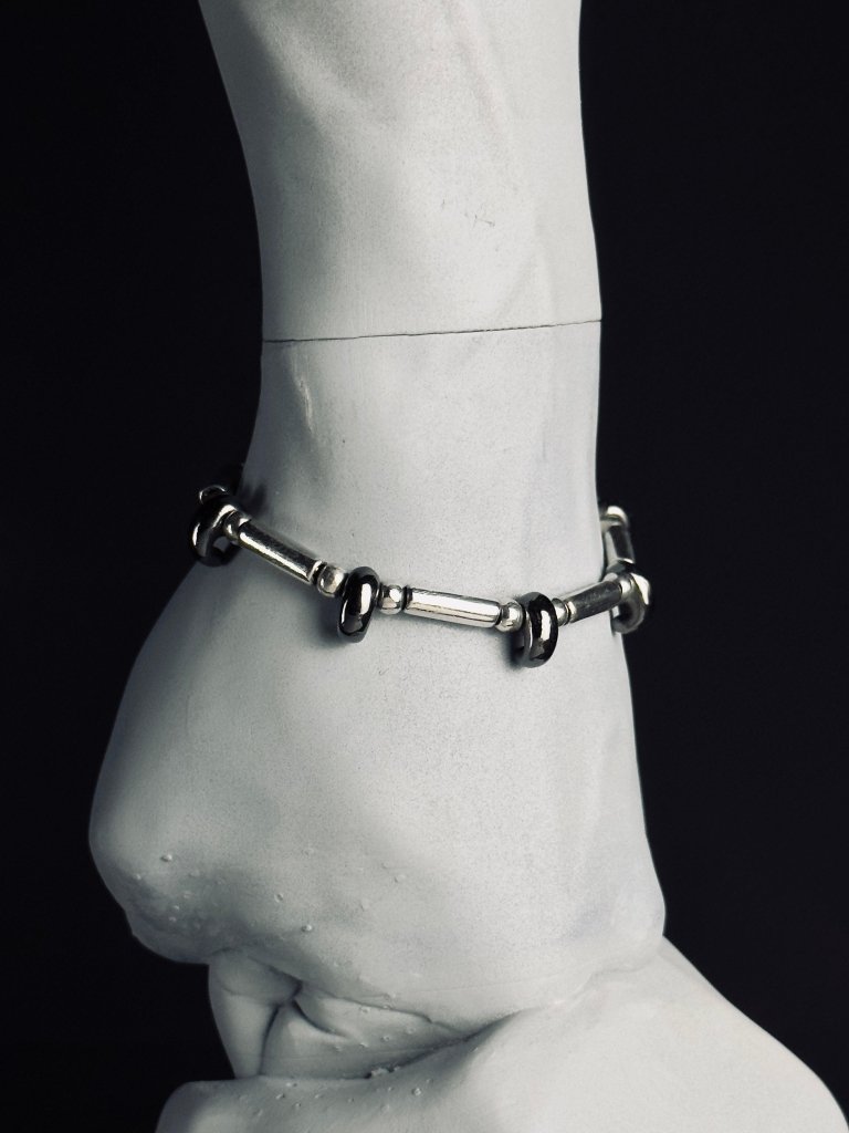 銀のマガタマの腕輪 ブラック×シルバー 2営業日以内に発送 - Kenichi Asano Studio – Custom Jewelry & Sculpture / by 淺野屋健一