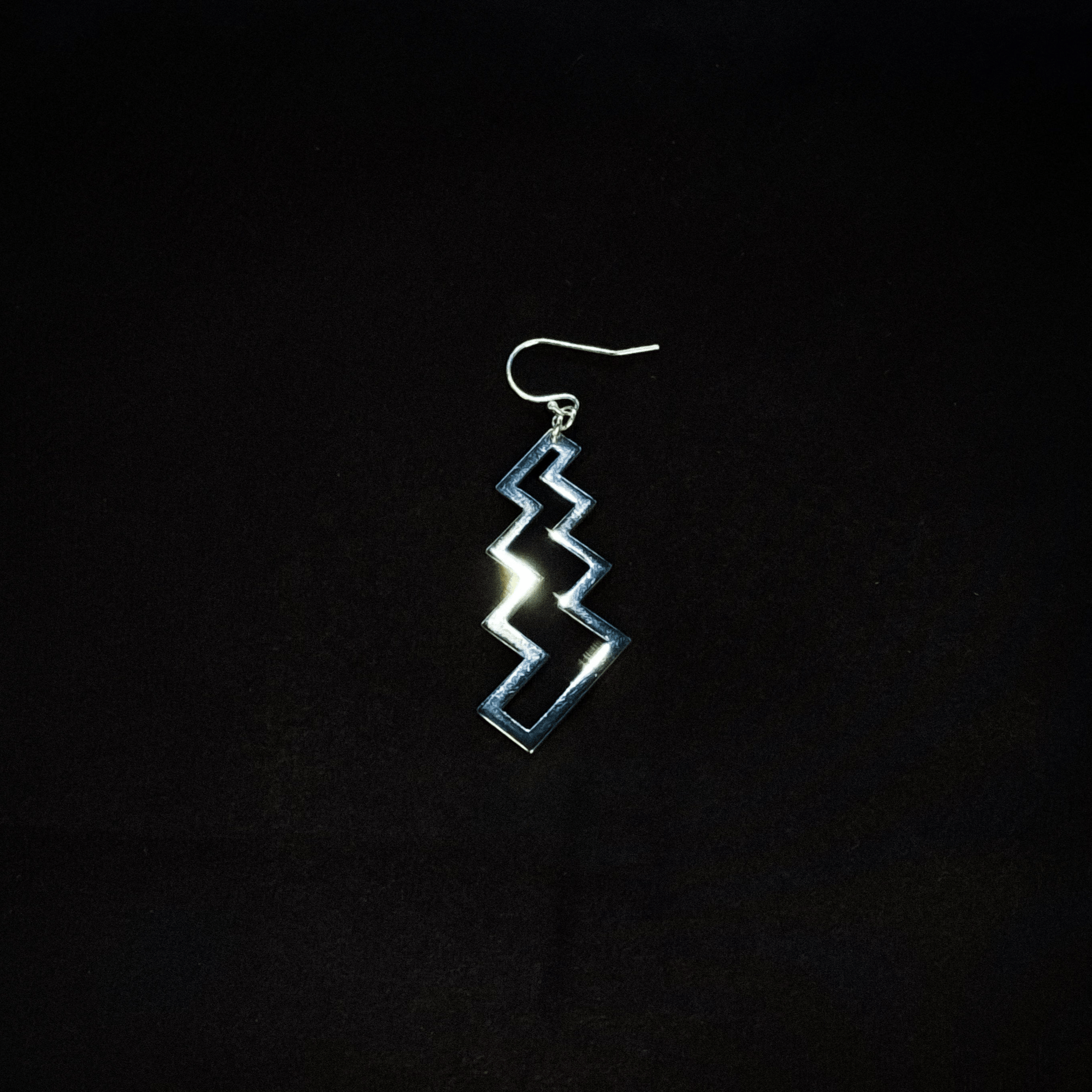 稲妻のチャームが新登場——特別な力を纏うアクセサリー - Kenichi Asano Studio – Custom Jewelry & Sculpture / by 淺野屋健一