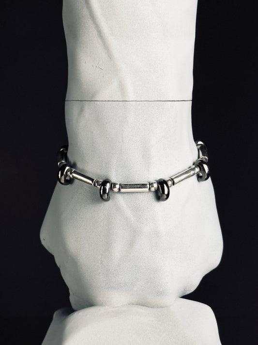 銀のマガタマの腕輪　ブラック×シルバー　2営業日以内に発送 - Kenichi Asano Studio – Custom Jewelry & Sculpture / by 淺野屋健一