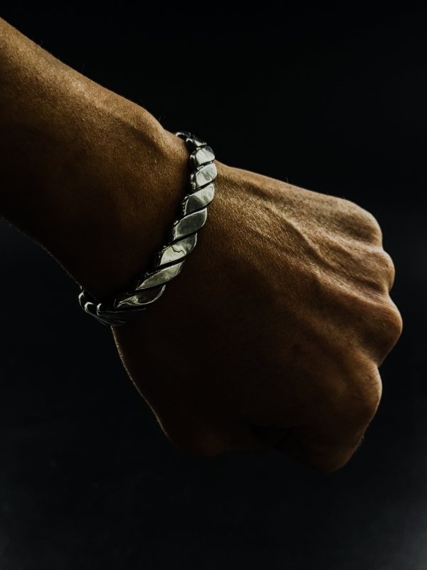 しめ縄の腕輪 – Kenichi Asano Studio – Custom Jewelry & Sculpture