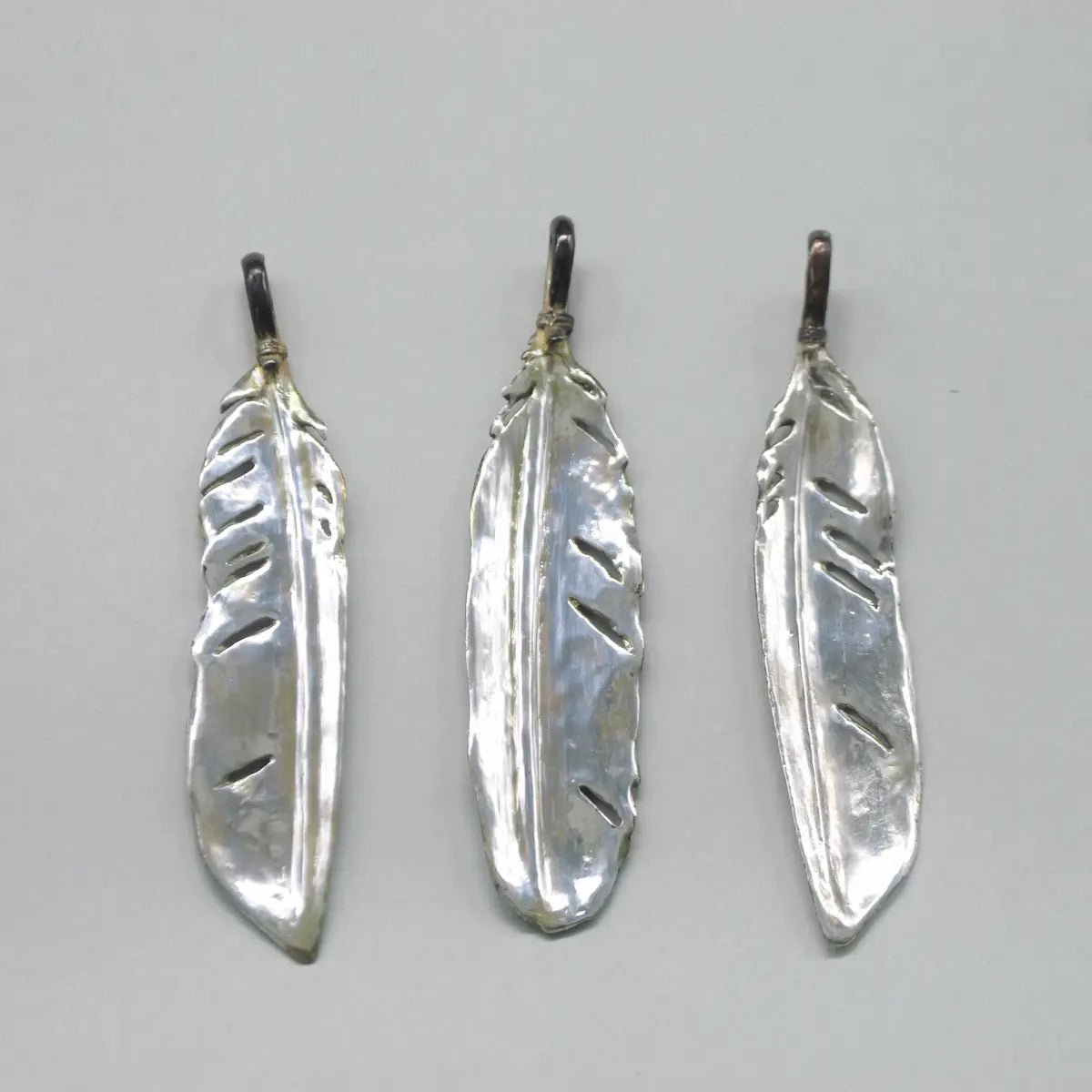 八咫烏の羽ペンダント 6営業日以内に発送 – Kenichi Asano Studio